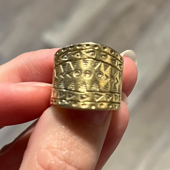 Satya Jewelry 18K Gold Plated Etched Ring - Size 7.5 - Picture 3 of 5